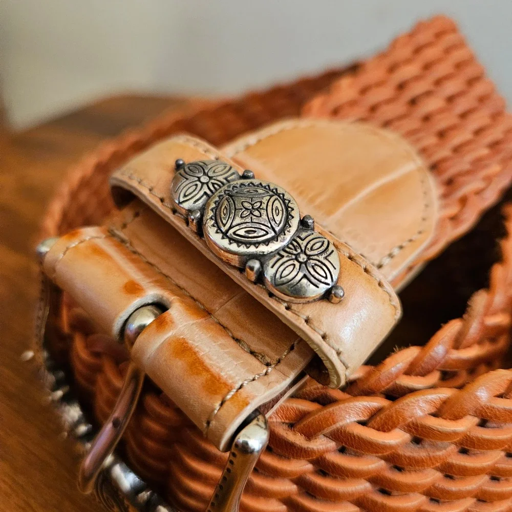 Woven Leather Belt Women's Size M Brown Embossed‎ Silver Buckle Accent Western